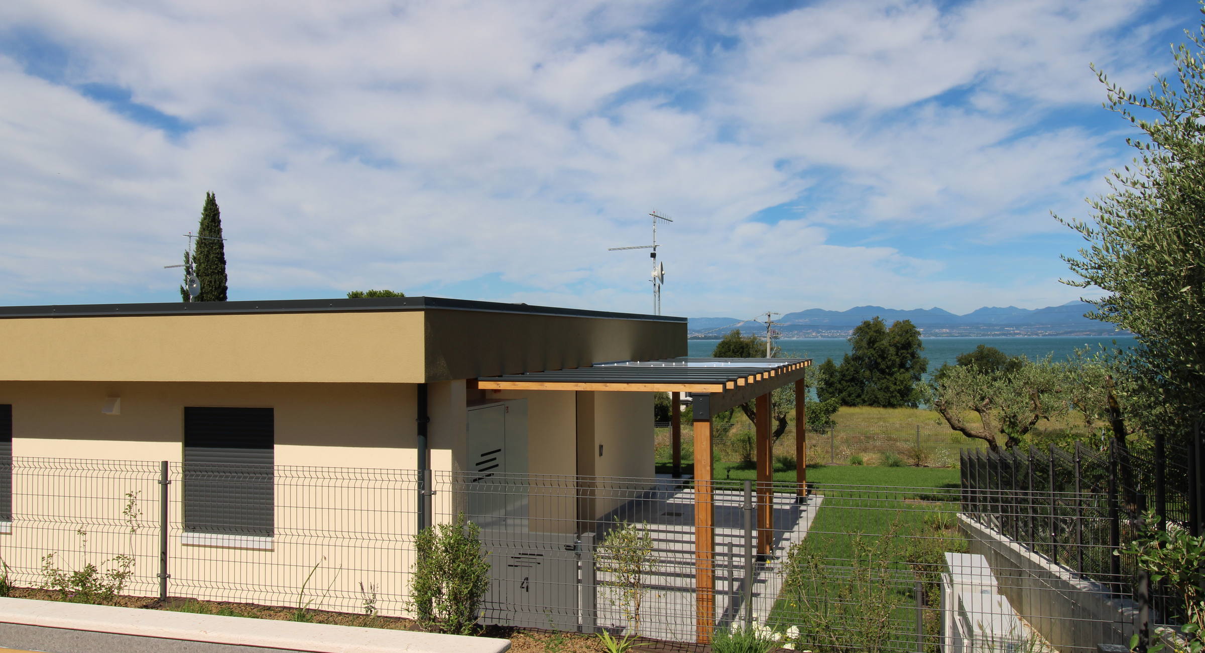 Le Terrazze di Nicola Marconi | Casa vacanza Le Terrazze, villette indipendenti con piscina a 200 metri dal Lago di Garda