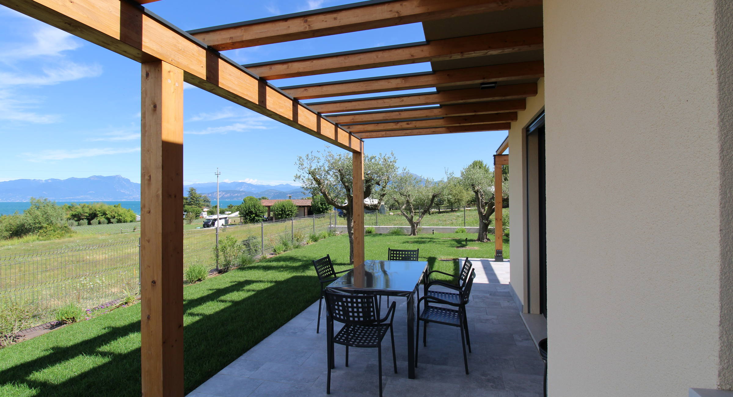 Le Terrazze di Nicola Marconi | Casa vacanza Le Terrazze, villette indipendenti con piscina a 200 metri dal Lago di Garda
