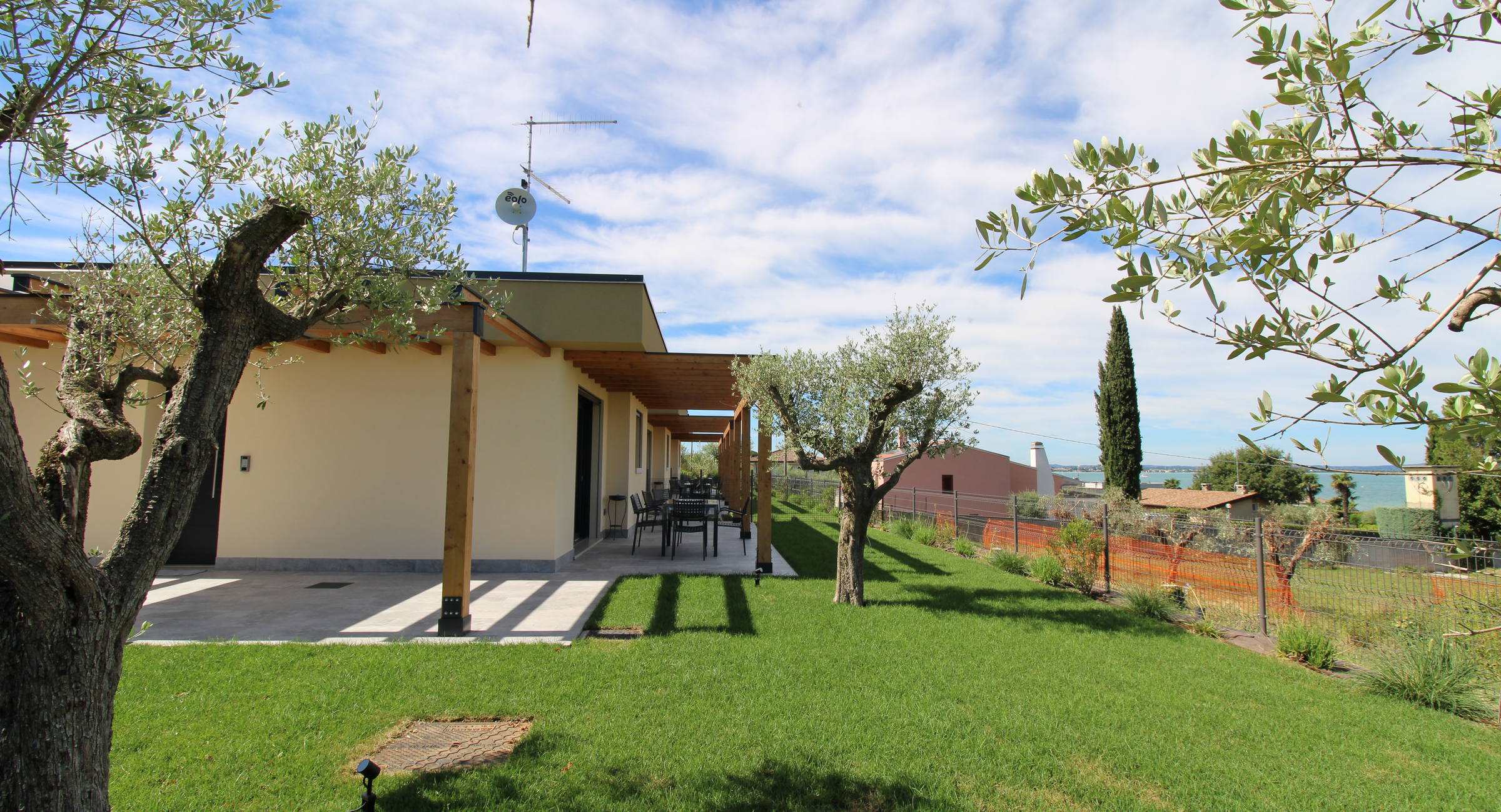 Le Terrazze di Nicola Marconi | Casa vacanza Le Terrazze, villette indipendenti con piscina a 200 metri dal Lago di Garda