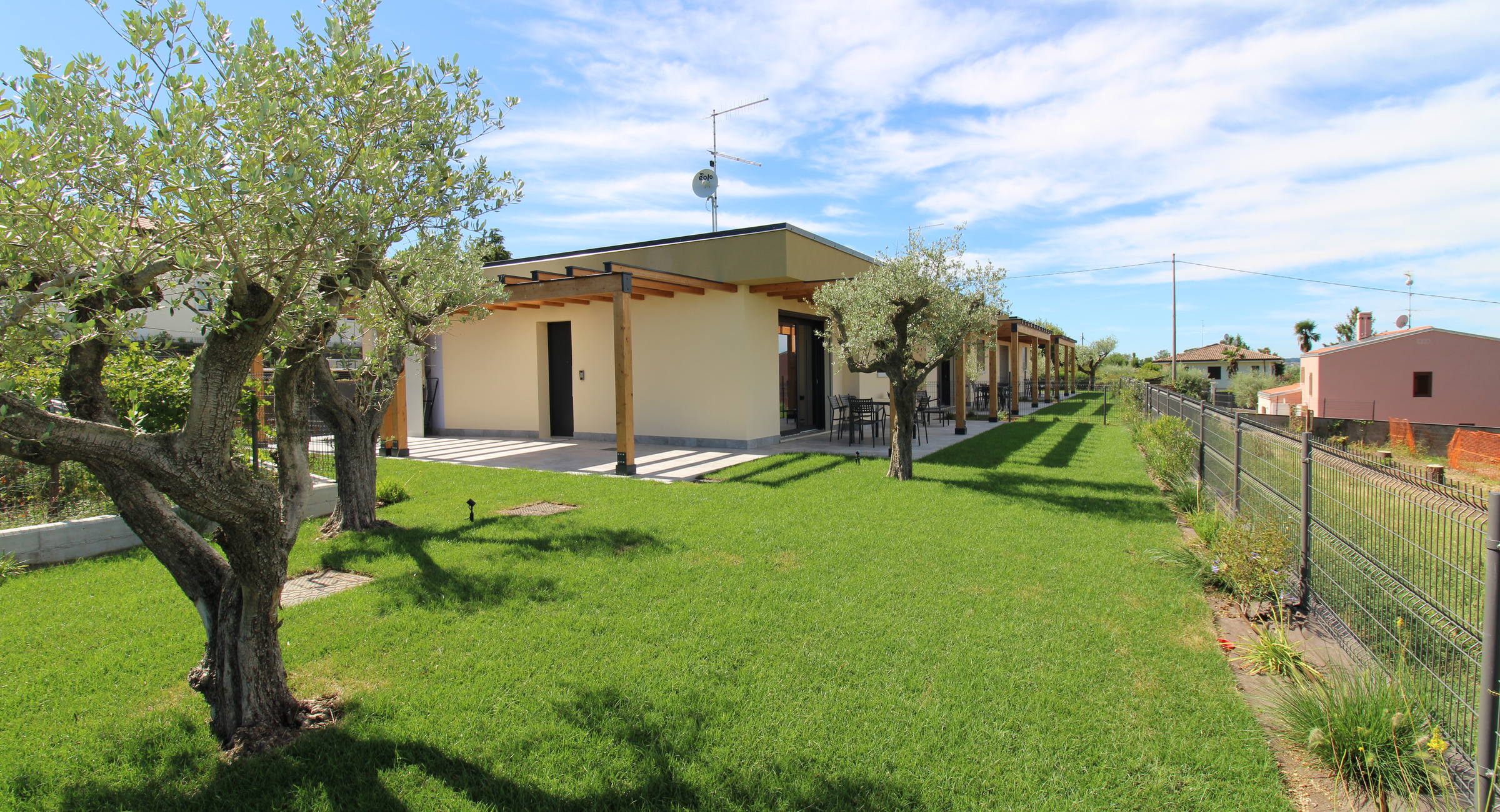 Le Terrazze di Nicola Marconi | Casa vacanza Le Terrazze, villette indipendenti con piscina a 200 metri dal Lago di Garda