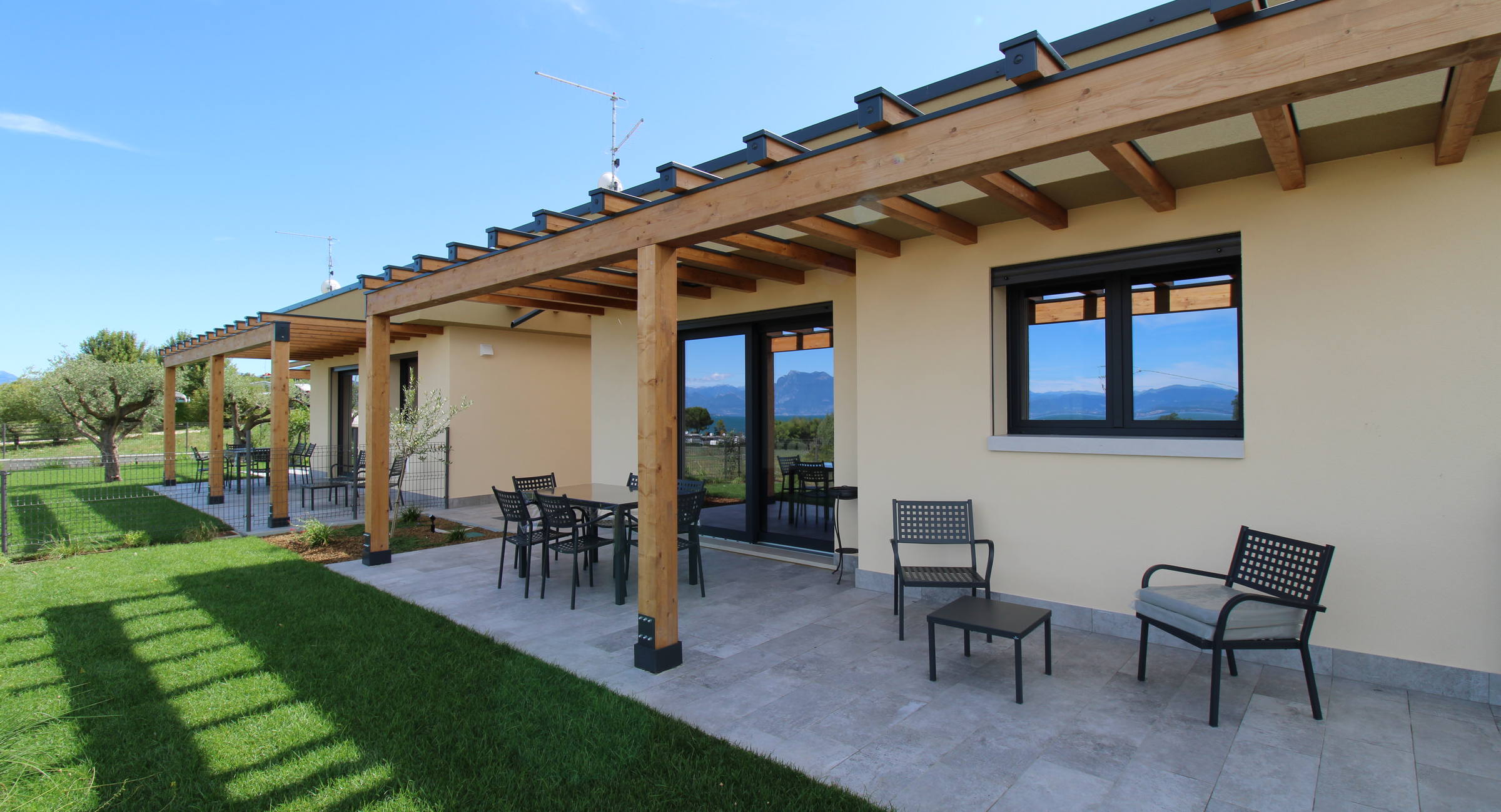 Le Terrazze di Nicola Marconi | Casa vacanza Le Terrazze, villette indipendenti con piscina a 200 metri dal Lago di Garda