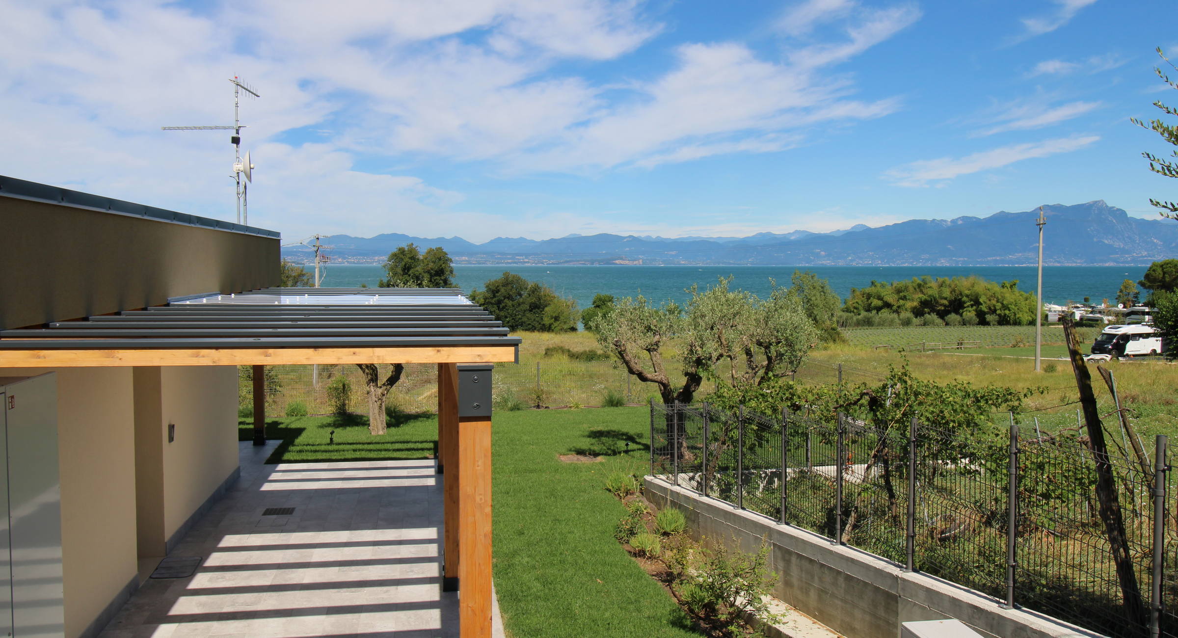 Le Terrazze di Nicola Marconi | Casa vacanza Le Terrazze, villette indipendenti con piscina a 200 metri dal Lago di Garda