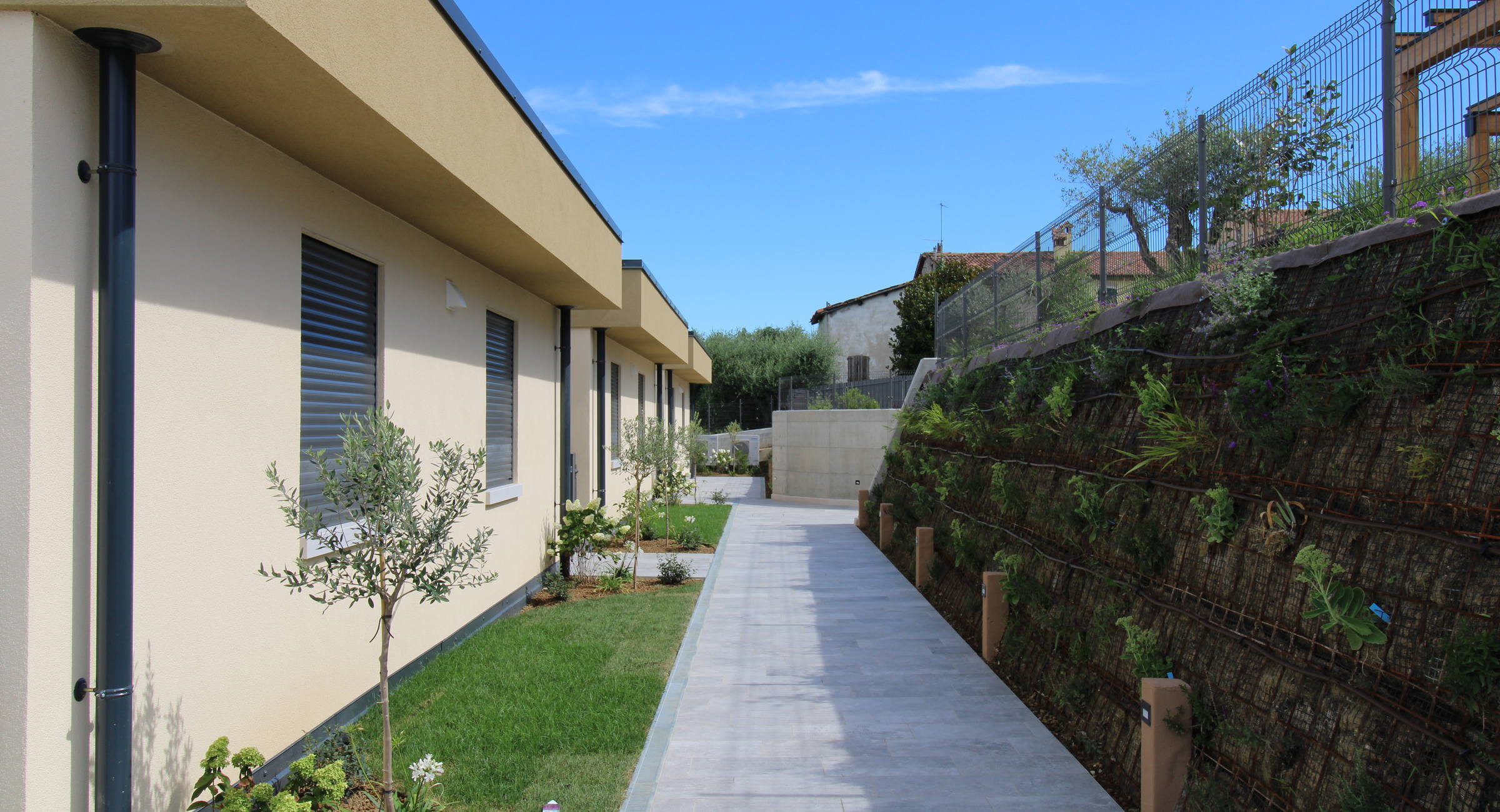 Le Terrazze di Nicola Marconi | Casa vacanza Le Terrazze, villette indipendenti con piscina a 200 metri dal Lago di Garda