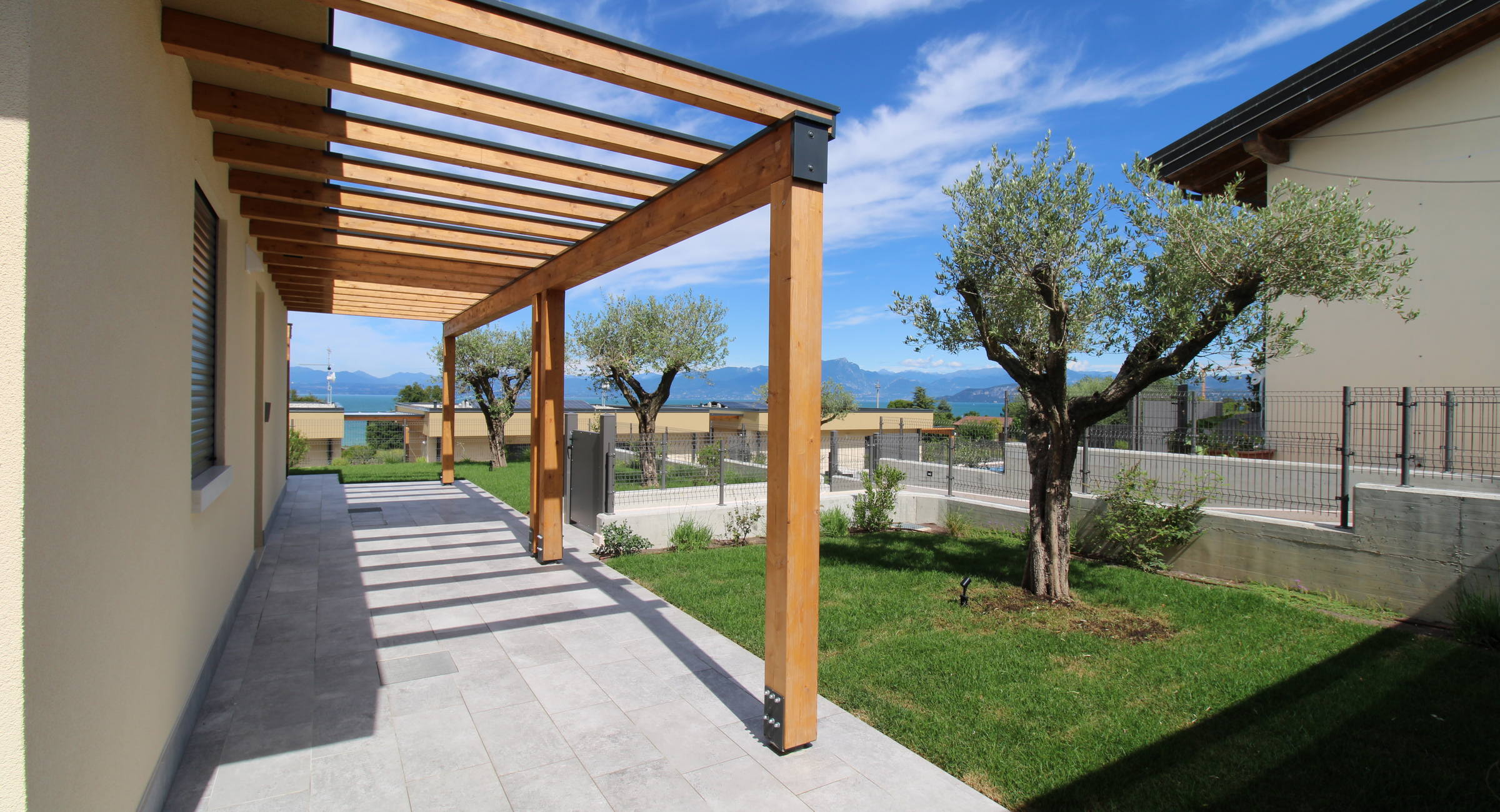 Le Terrazze di Nicola Marconi | Casa vacanza Le Terrazze, villette indipendenti con piscina a 200 metri dal Lago di Garda