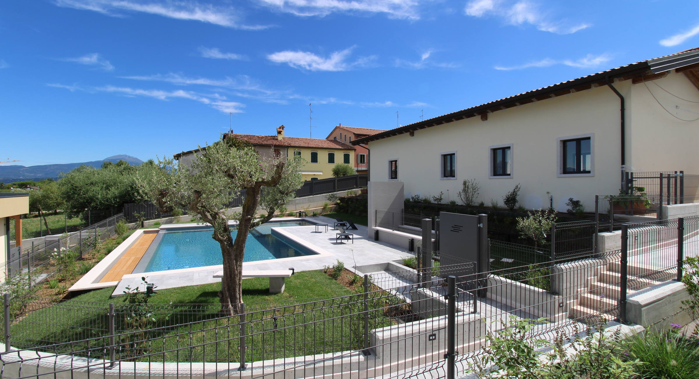 Le Terrazze di Nicola Marconi | Casa vacanza Le Terrazze, villette indipendenti con piscina a 200 metri dal Lago di Garda
