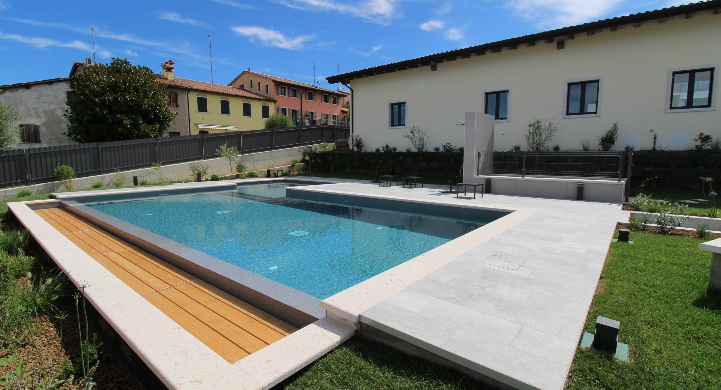 Le Terrazze di Nicola Marconi | Casa vacanza Le Terrazze, villette indipendenti con piscina a 200 metri dal Lago di Garda