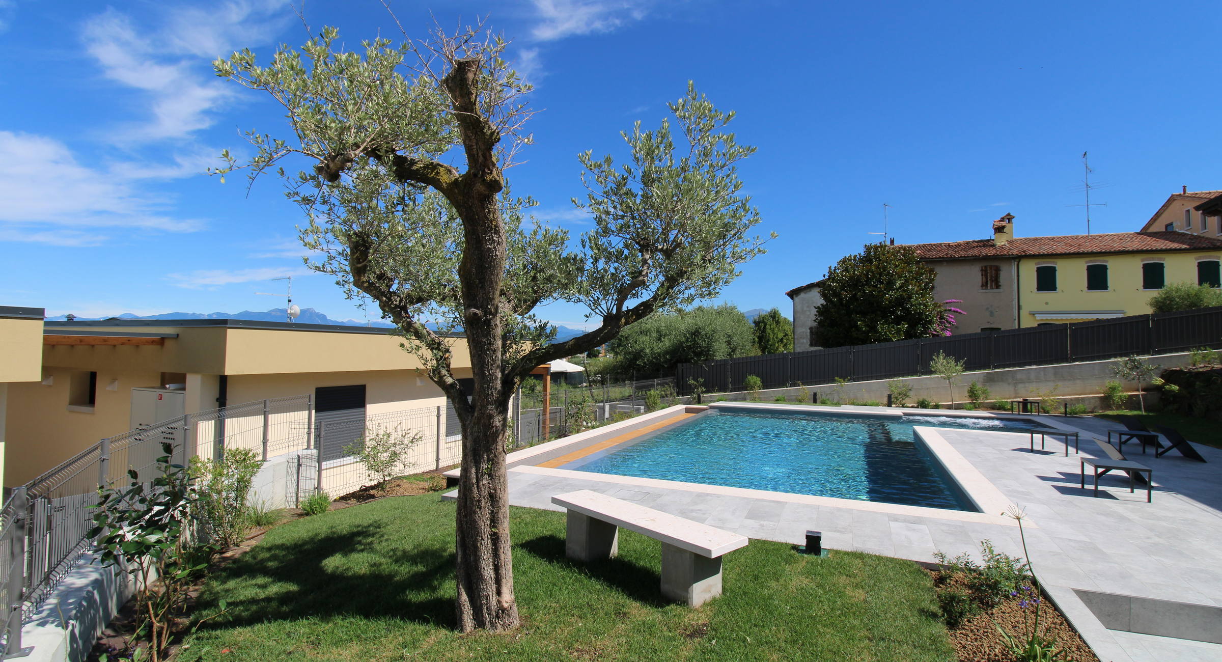 Le Terrazze di Nicola Marconi | Casa vacanza Le Terrazze, villette indipendenti con piscina a 200 metri dal Lago di Garda