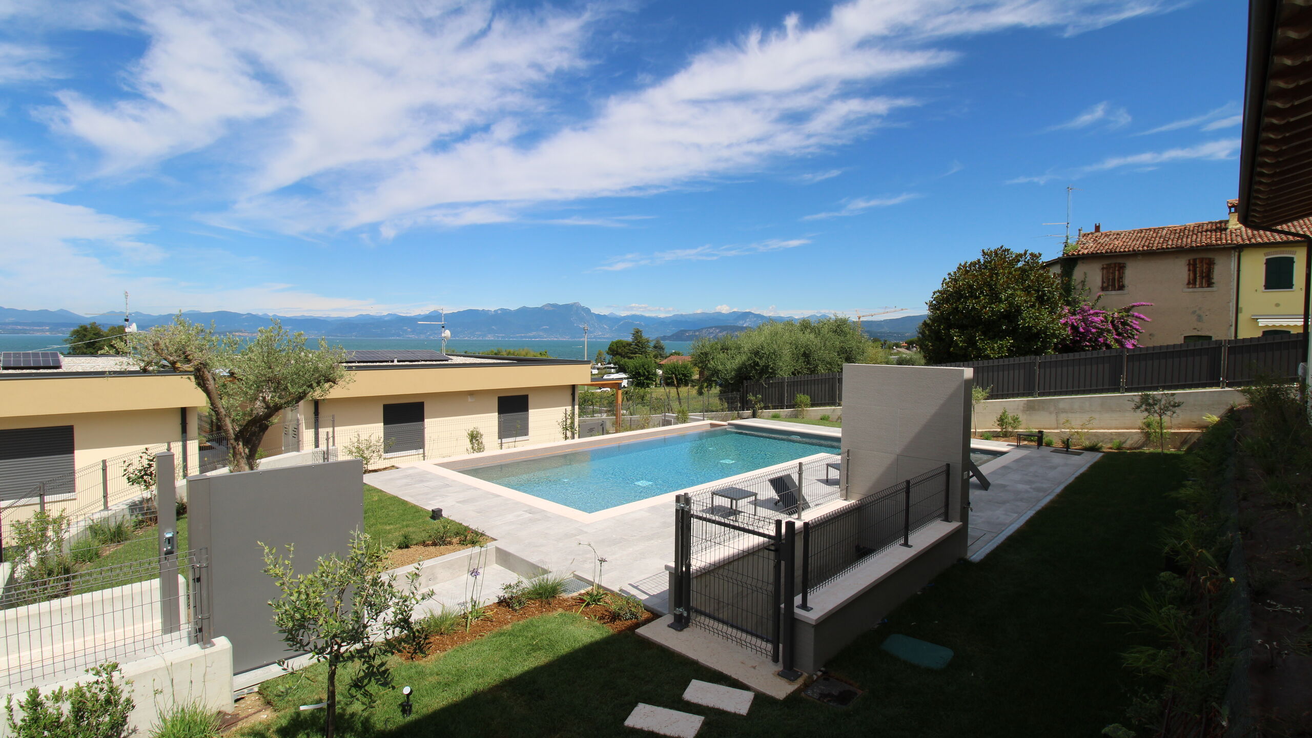 Casa vacanza Le Terrazze, villette indipendenti con piscina a 200 metri dal Lago di Garda Le Terrazze di Nicola Marconi | Location & news